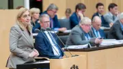 Warken bringt Krankenkassenreform durch Bundestag und Bundesrat