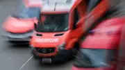 Wasserrohr stürzt nahe Friedrichstraße in Berlin von Stützen