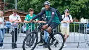 Werder-Fans singen Happy Birthday für Trainer Daniel Thioune zum 52.