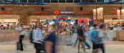 Wucherpreise an Flughäfen, Raststätten und Bahnhöfen: Verbraucherschützer kritisieren fehlende Kontrolle