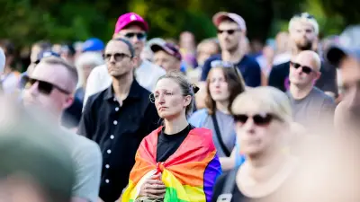 800 Menschen bei Mahnwache nach CSD-Anschlag in Berlin