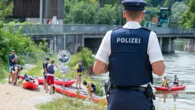 Ballermann an der Isar: Polizei kontrolliert Schlauchboote
