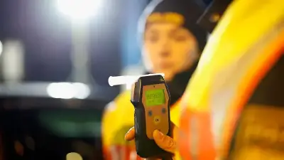 Betrunkener Traktorfahrer auf A19: 2,36 Promille und kein Führerschein