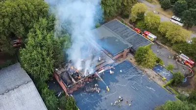 Feuer zerstört leerstehende Bowlinghalle in Borken komplett
