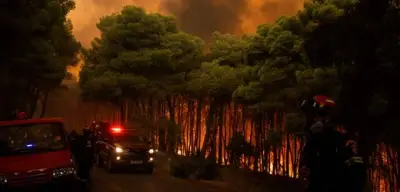 Griechenland: Feuerwand bei Athen – Evakuierungen laufen