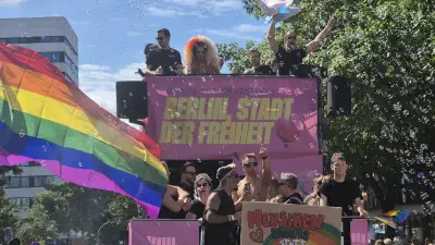 Nach Anschlag: Berliner Wagen beim CSD Hamburg – „Jetzt erst recht