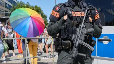 Nach Berlin-Anschlag: 300.000 trotzen der Angst beim CSD in Hamburg