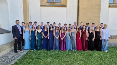 Pusteblume-Abschluss: 27 Realschülerinnen in Wallerstein gefeiert
