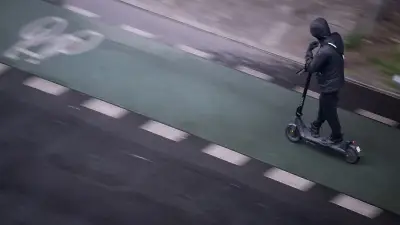 Schüsse auf E-Scooter-Fahrer in Köln – Polizei sucht Täter