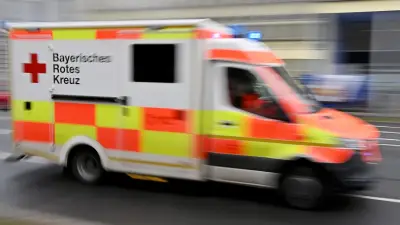 Unfälle mit Polizei- und Rettungswagen in München: Mehrere Verletzte