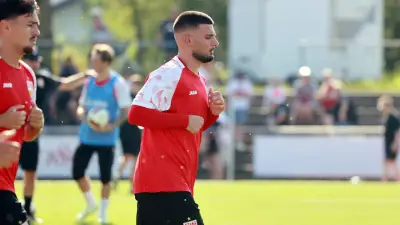 VfB-Trainingslager: Hitzeschlacht in Grassau, Undav im Longsleeve