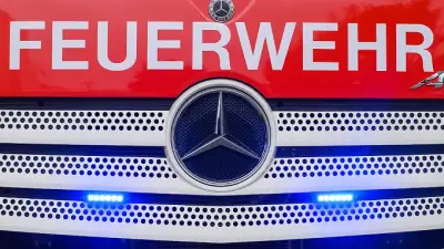 Zwölf Fahrzeuge brennen in Genthin – 400.000 Euro Schaden