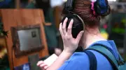 Audible setzt auf KI-Stimmen und betont menschliche Sprecher