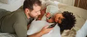 Blick aufs Handy verletzt Kinder: Wenn Eltern fehlen