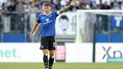 HSV-Kapitän Remberg: Oma und Tretboot bei Binde-Premiere