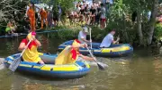 Kurioses Schlauchbootrennen beim Dorffest in Stockheim
