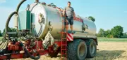 Landwirt löscht Brände mit Güllefass: „Unsere Fässer sind deutlich größer“