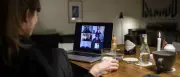 Neuseeländische Politikerin nimmt aus Bad an Video-Konferenz teil