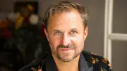 Philipp Hochmair: Ohne Schuhe, ohne Ehe, ohne Kinder