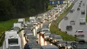 Reifenplatzer auf A8 bei Holzkirchen: 14 Fahrzeuge in Unfall verwickelt