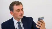 Riedel warnt: Rechte Informationsblasen gefährden Demokratie