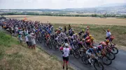Tour de France Femmes 2024: Sprinterin Wiebes gewinnt Auftakt