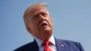 Trump sagt Angriff auf Iran auf Bitte Teherans vorerst ab