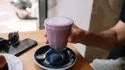 Ube-Latte: Die lila Jamswurzel erobert die Kaffeetassen