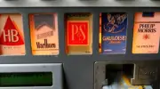 Unbekannter attackiert 28-Jährigen an Zigarettenautomat