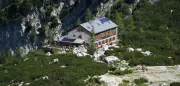Wassermangel auf Alpenhütten: Hubschrauber liefert Trinkwasser